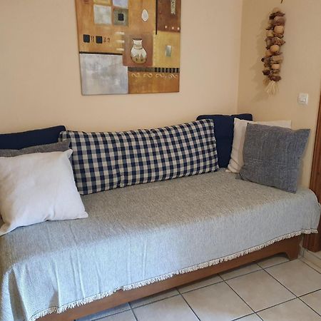 Semeli Guesthouse Karpenísion Екстериор снимка