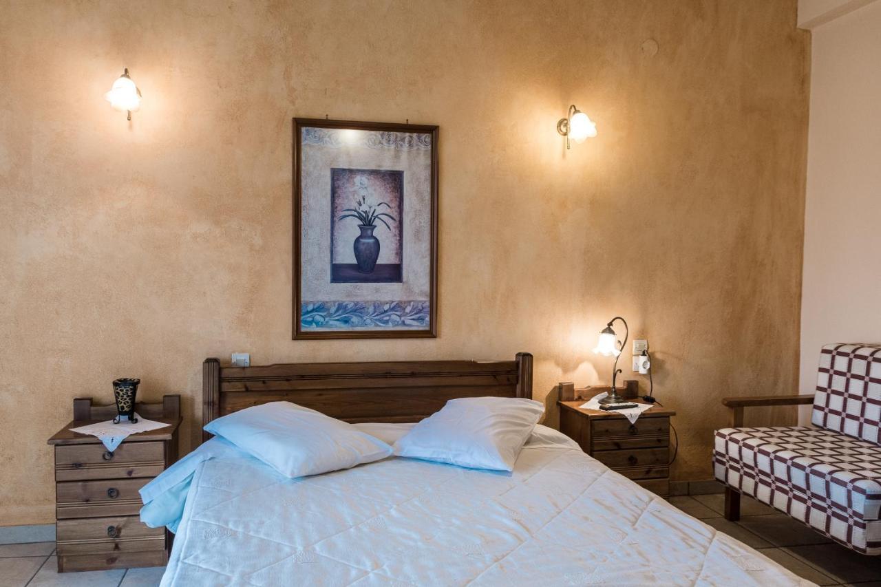 Semeli Guesthouse Karpenísion Екстериор снимка