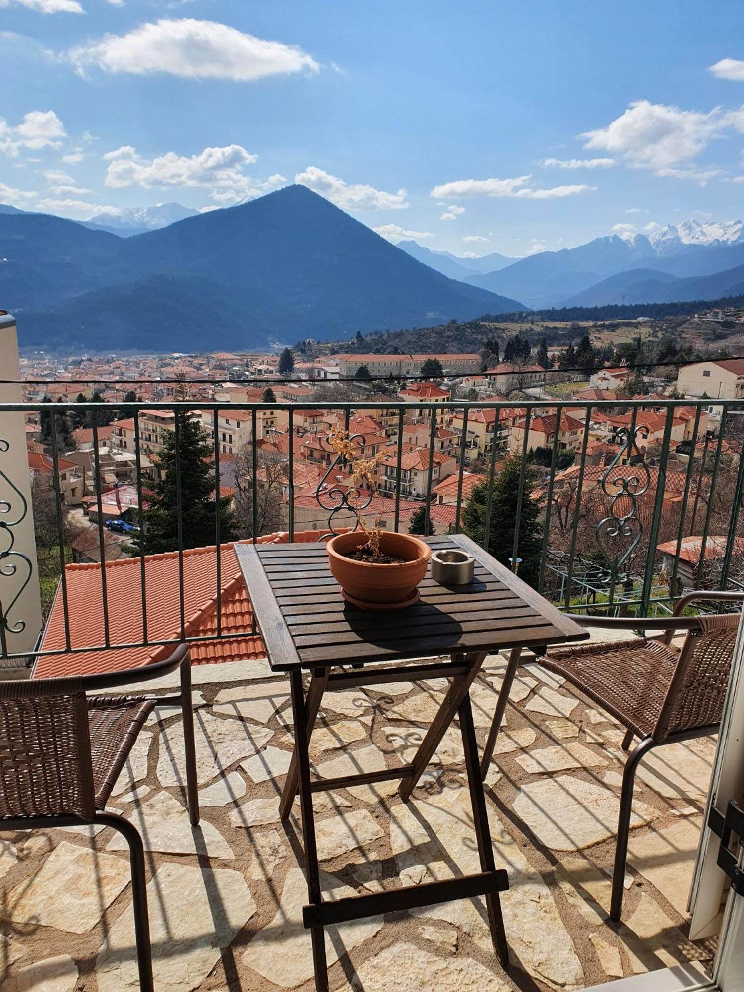 Semeli Guesthouse Karpenísion Екстериор снимка