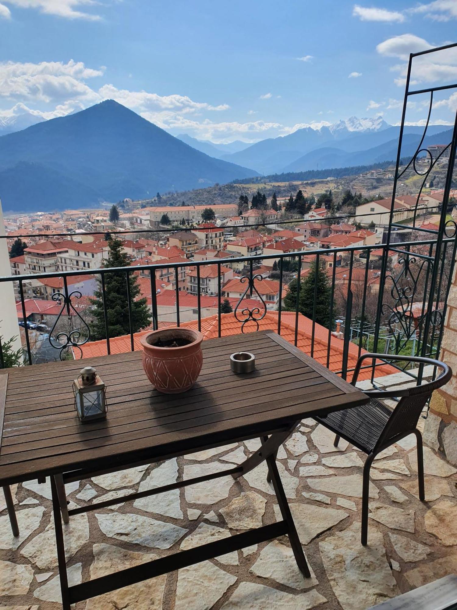 Semeli Guesthouse Karpenísion Екстериор снимка