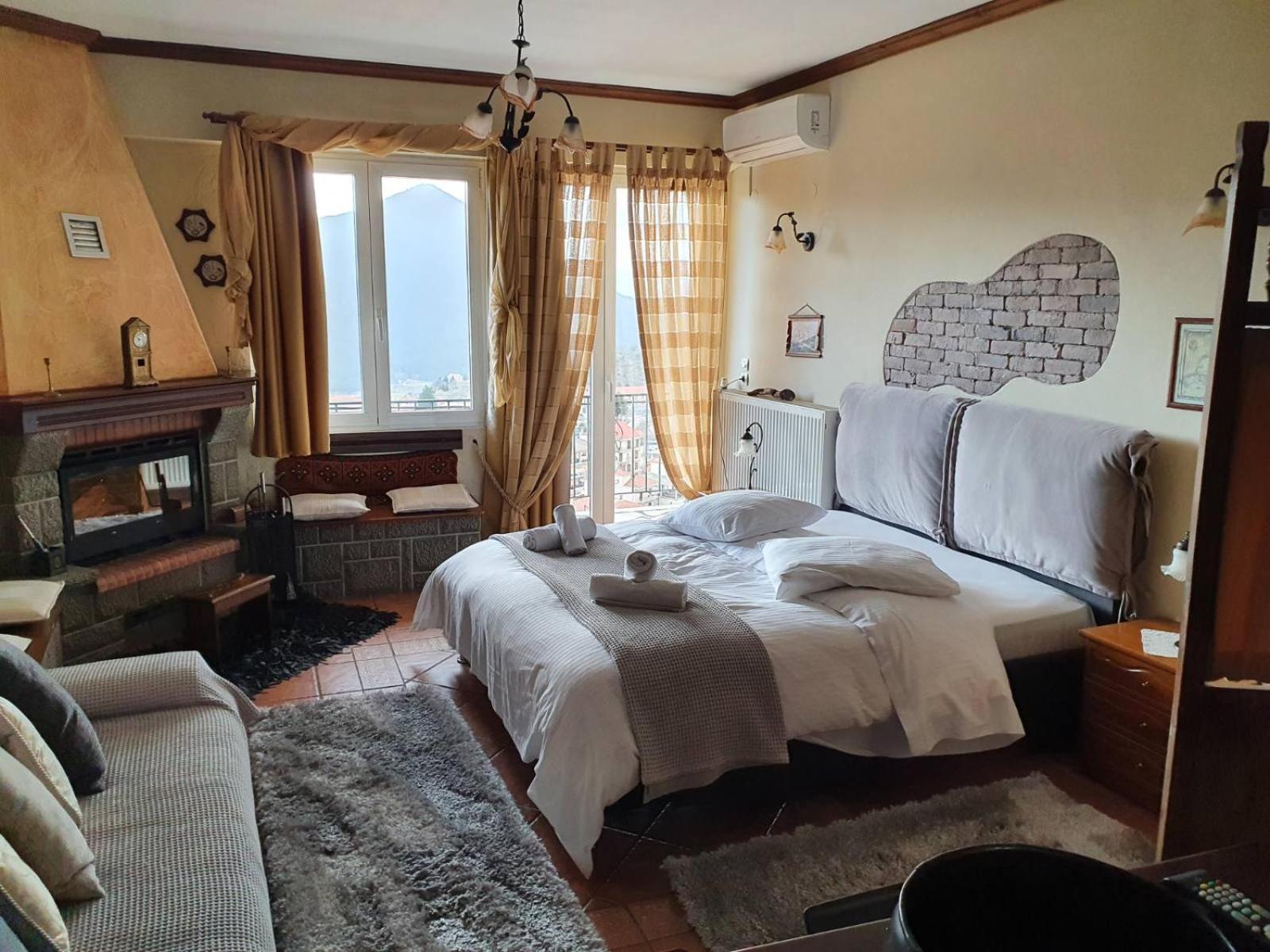 Semeli Guesthouse Karpenísion Екстериор снимка