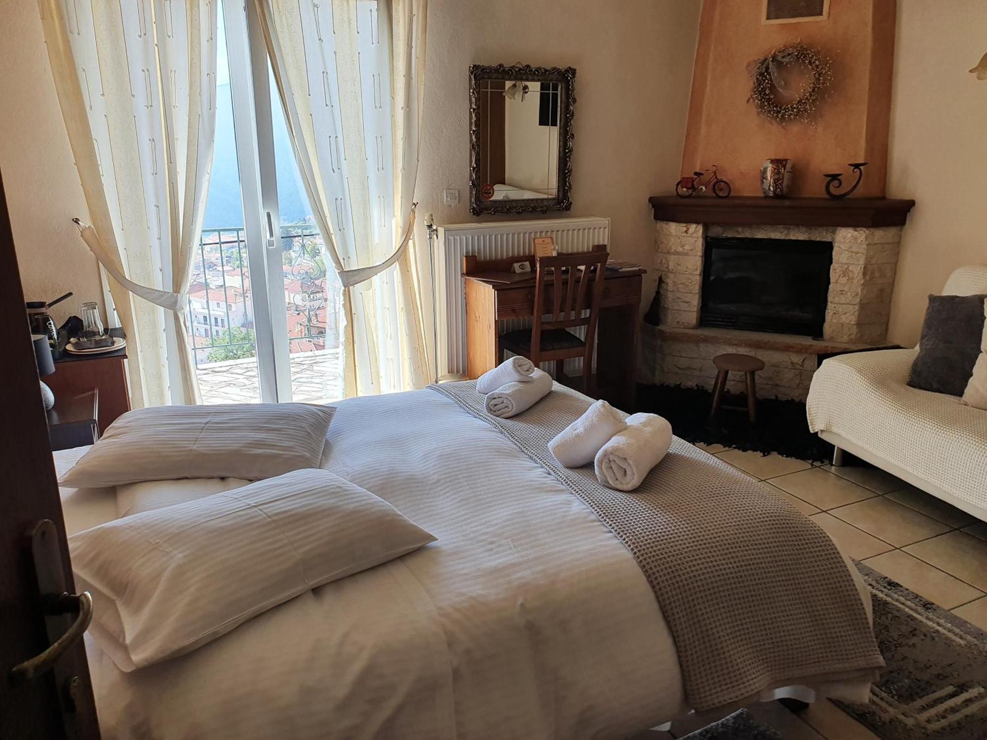 Semeli Guesthouse Karpenísion Екстериор снимка
