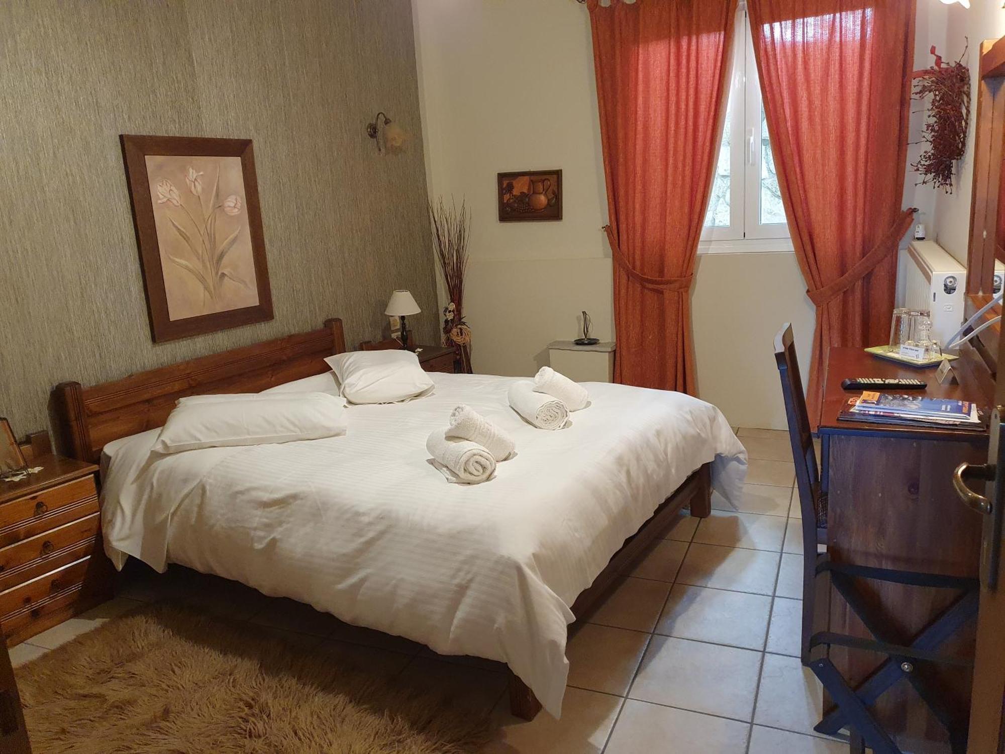 Semeli Guesthouse Karpenísion Екстериор снимка