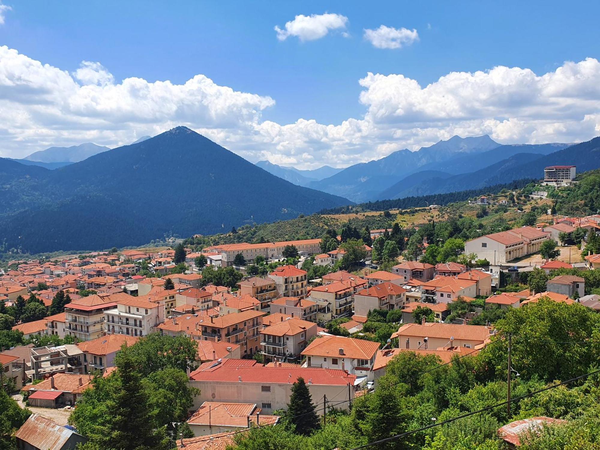 Semeli Guesthouse Karpenísion Екстериор снимка