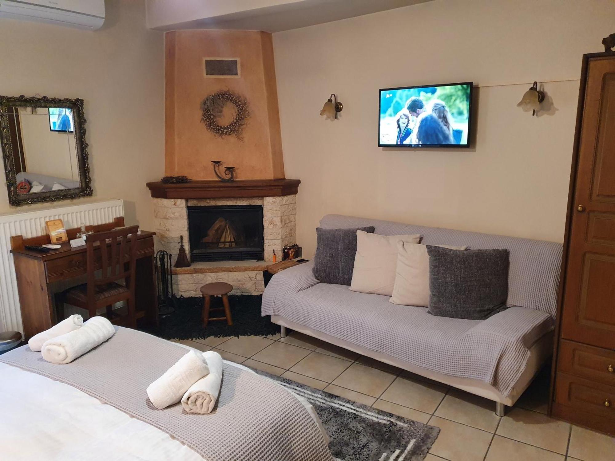 Semeli Guesthouse Karpenísion Екстериор снимка