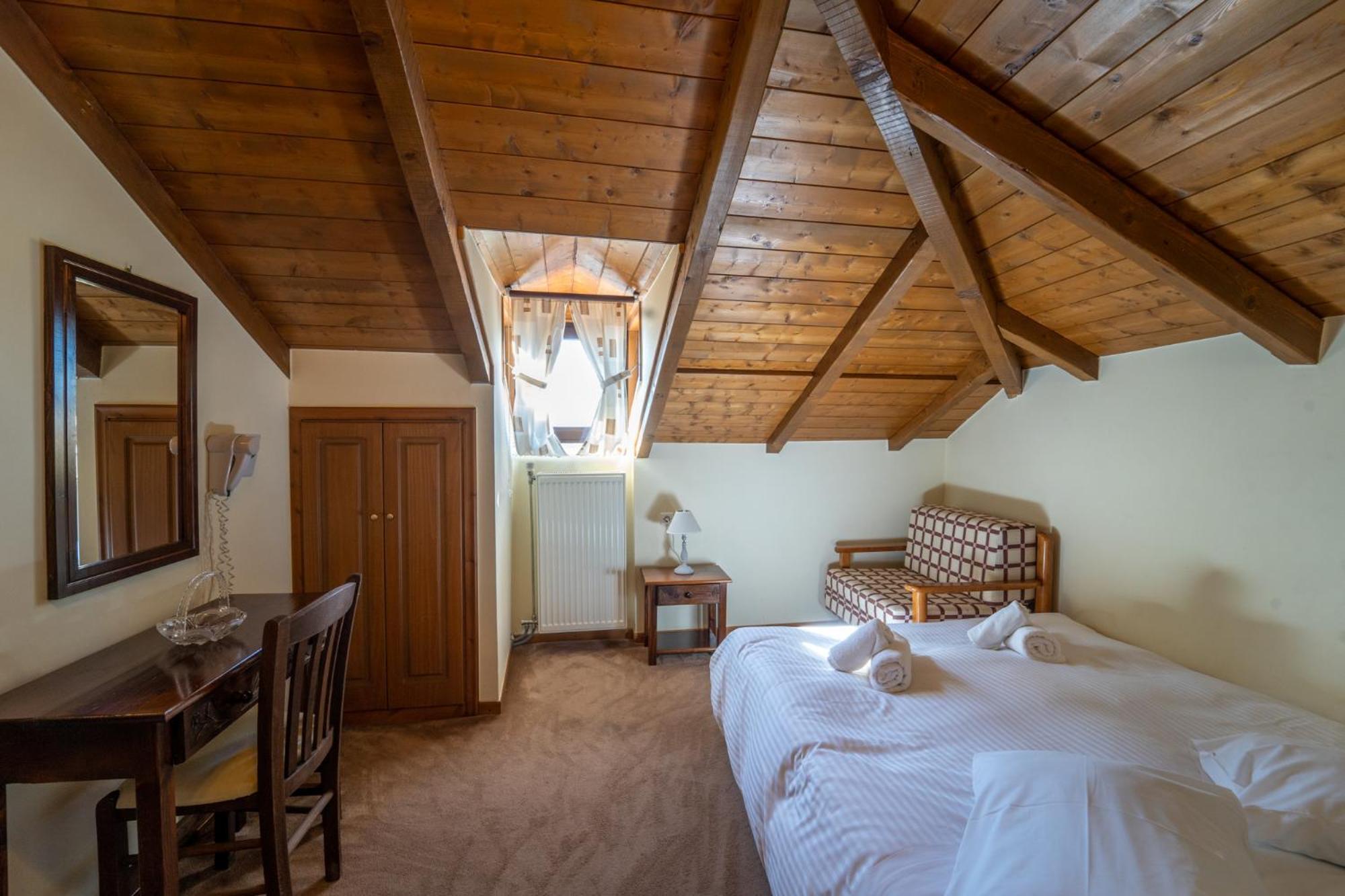 Semeli Guesthouse Karpenísion Екстериор снимка