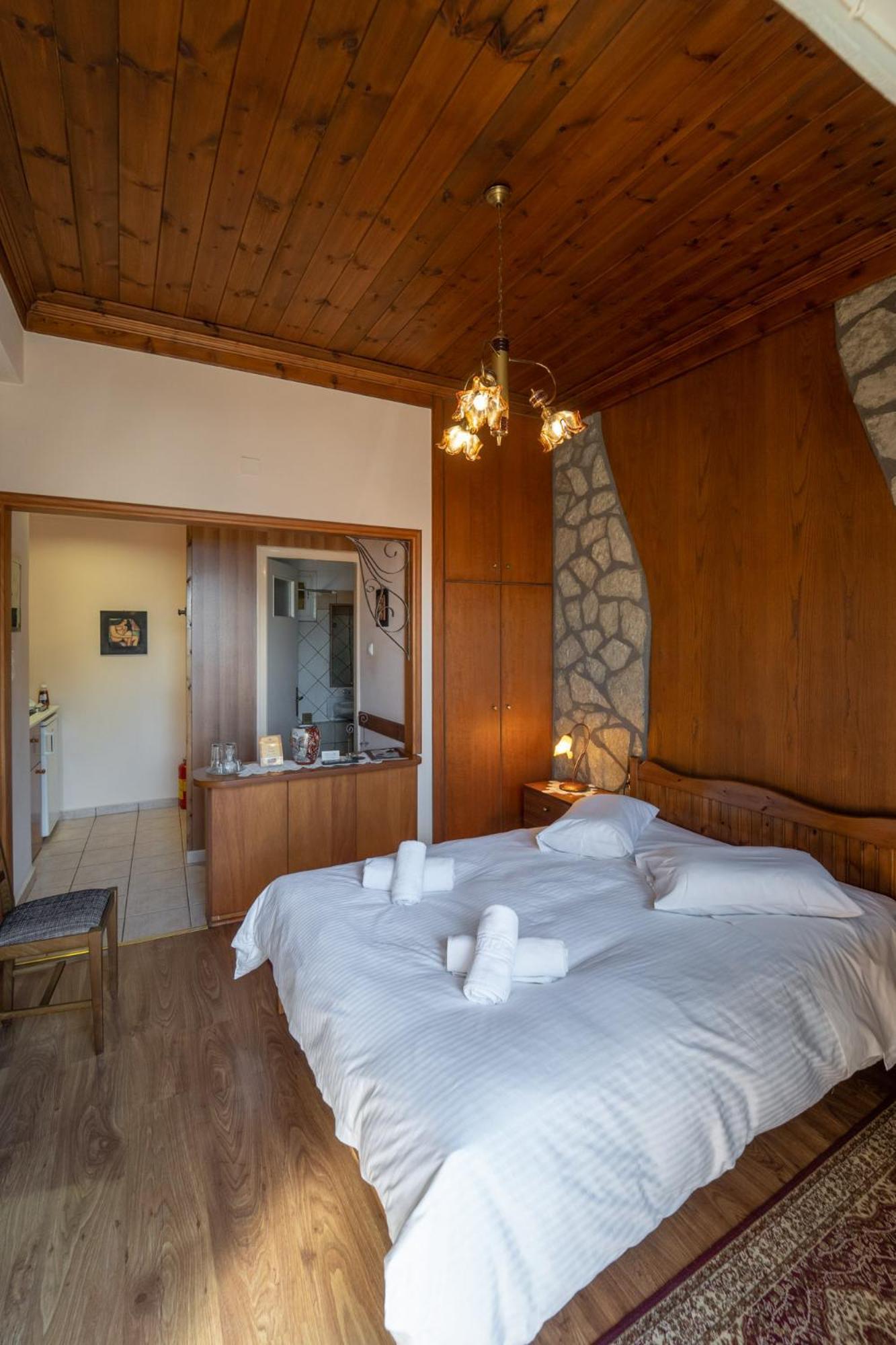 Semeli Guesthouse Karpenísion Екстериор снимка