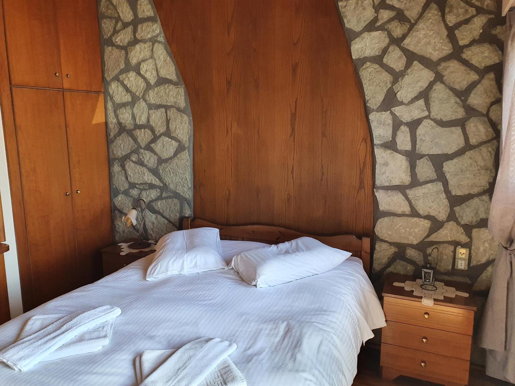 Semeli Guesthouse Karpenísion Екстериор снимка