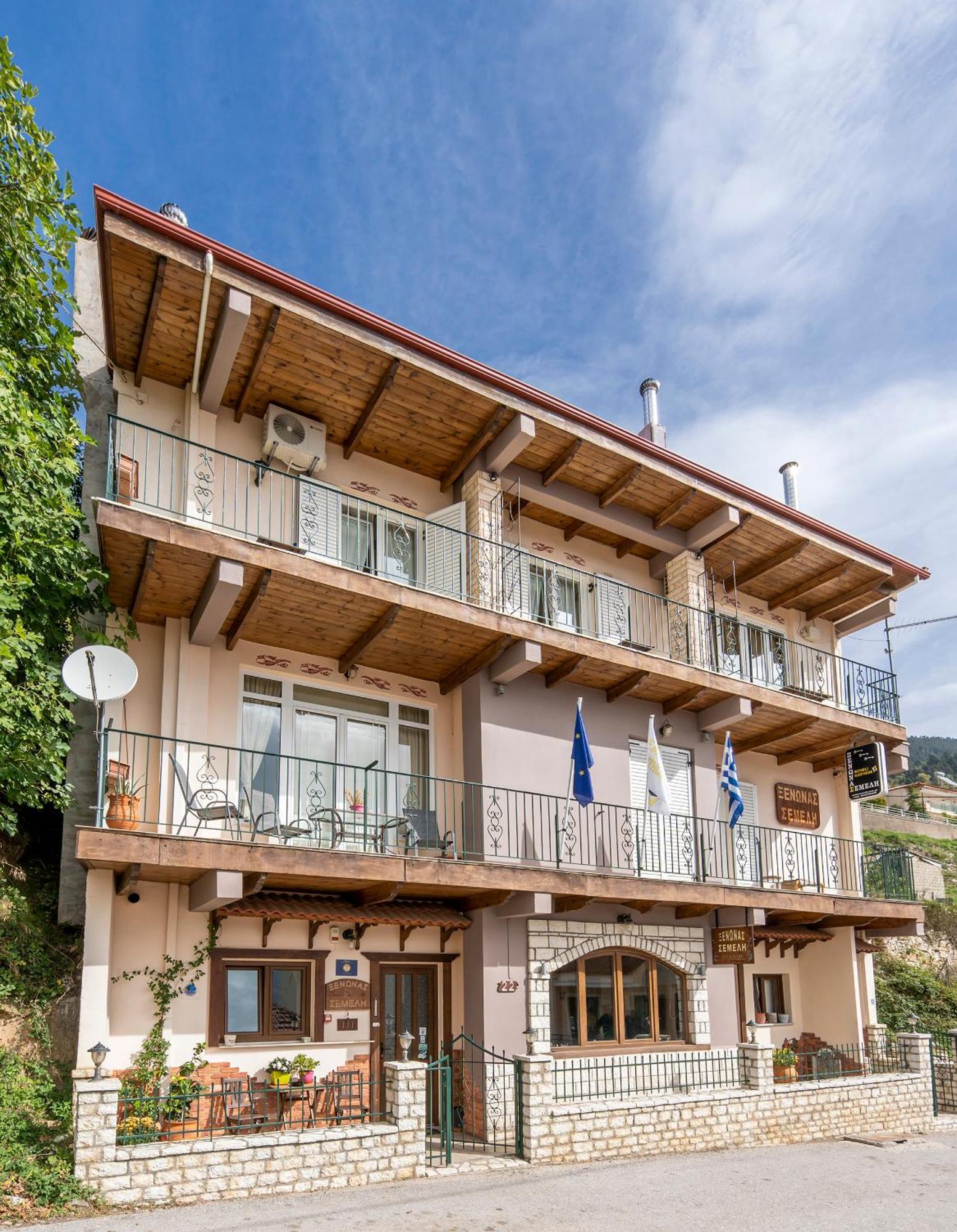 Semeli Guesthouse Karpenísion Екстериор снимка