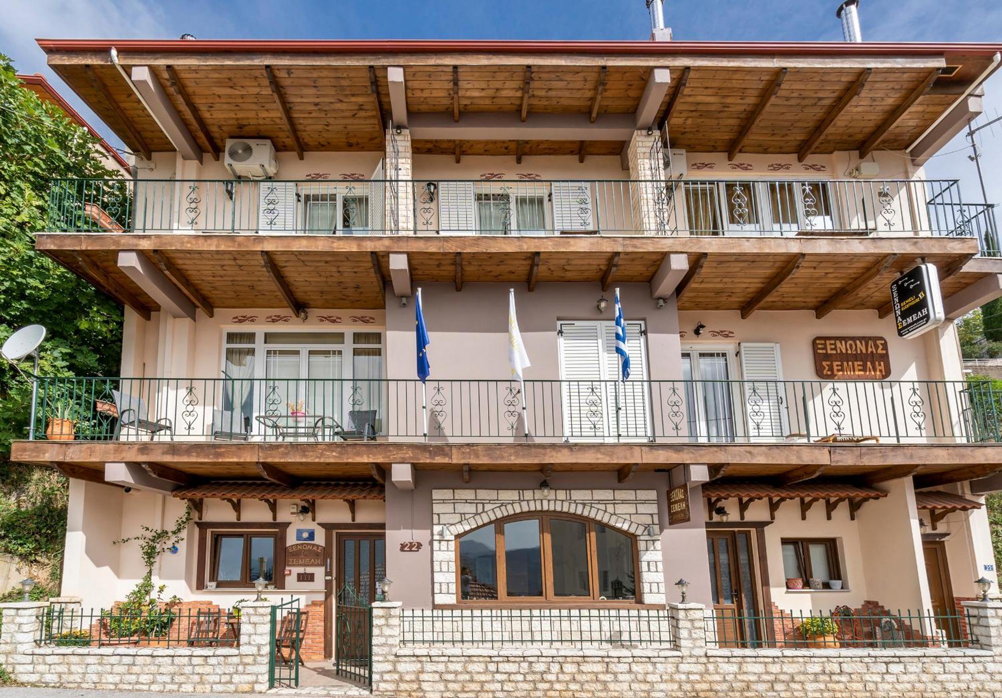 Semeli Guesthouse Karpenísion Екстериор снимка