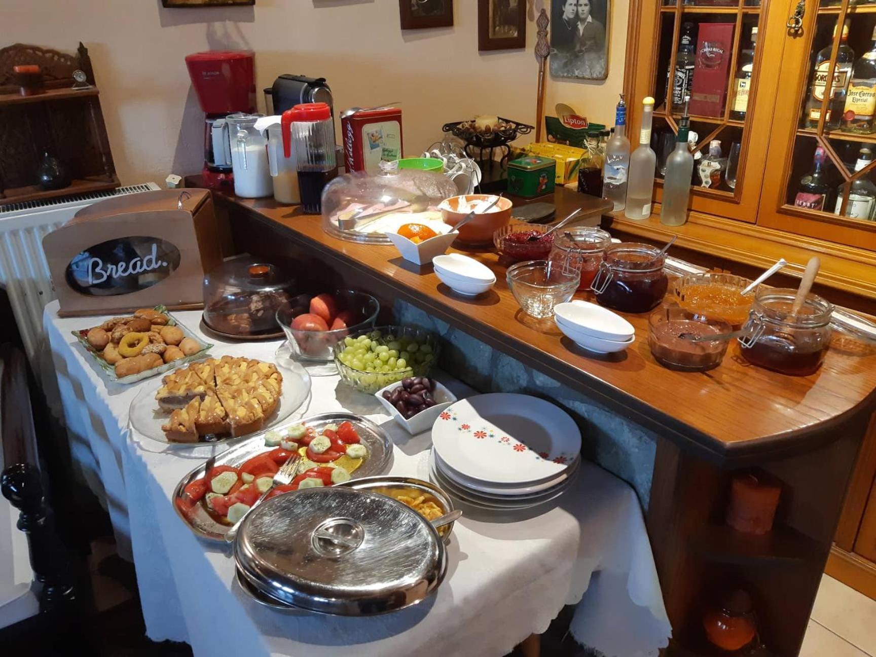 Semeli Guesthouse Karpenísion Екстериор снимка